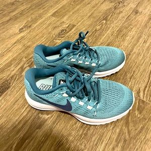 Nike running shoes Green